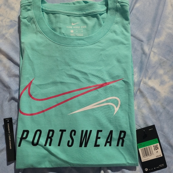 Nike Tshirt - Picture 1 of 4